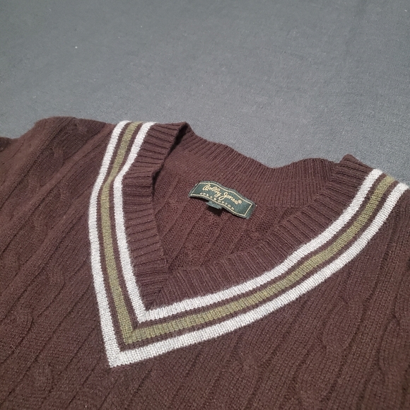 Vng Bobby Jones Wool Cashmere V-Neck - Picture 2 of 4